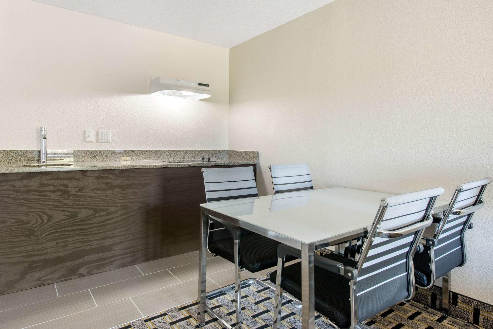 Clarion Inn & Suites Kissimmee-Lake Buena Vista South Luaran gambar