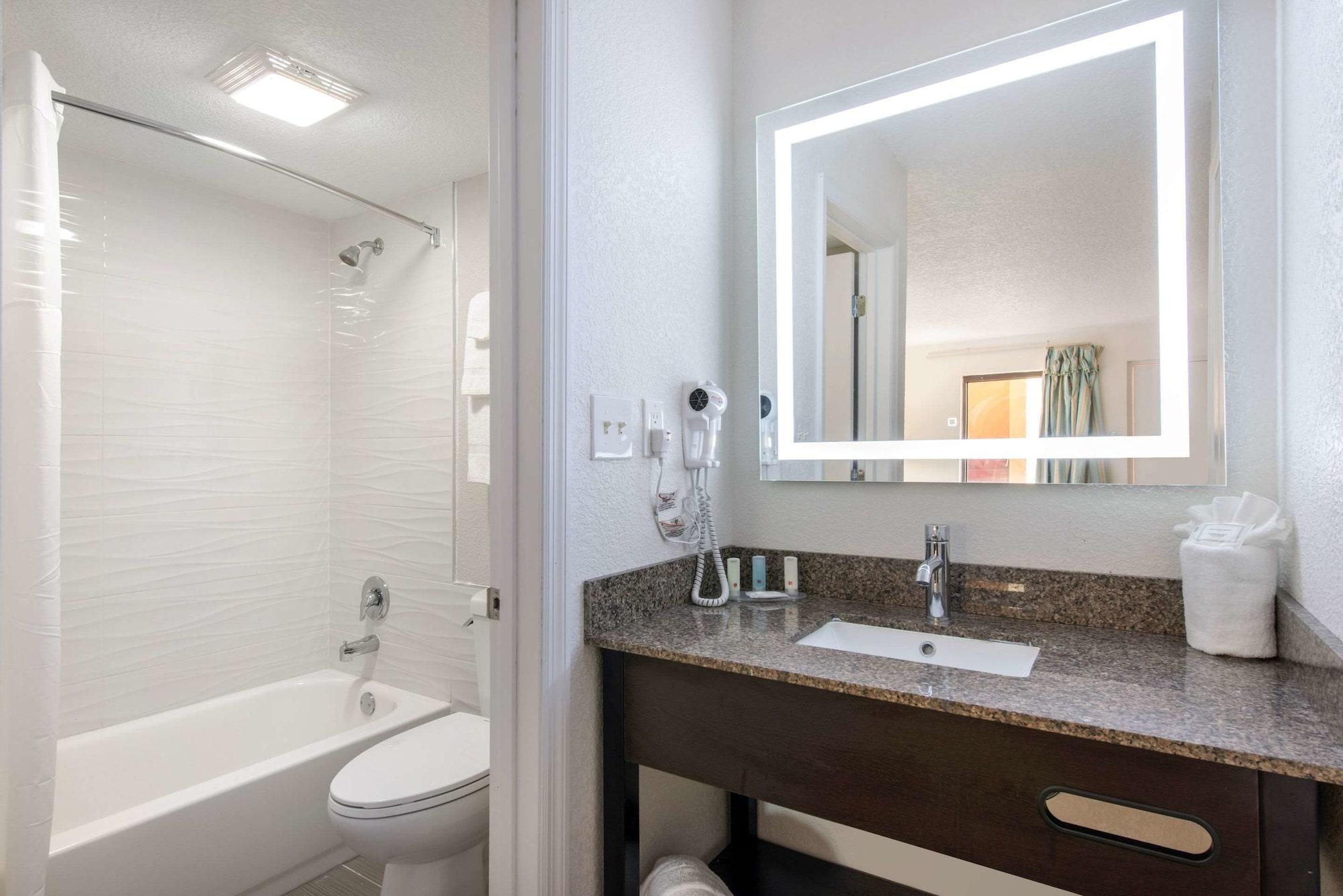 Clarion Inn & Suites Kissimmee-Lake Buena Vista South Luaran gambar
