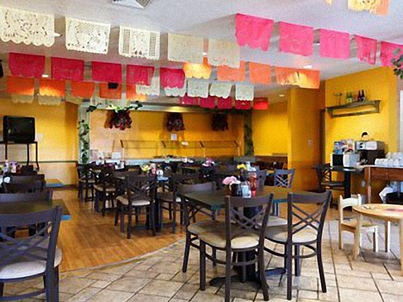 Clarion Inn & Suites Kissimmee-Lake Buena Vista South Restoran gambar