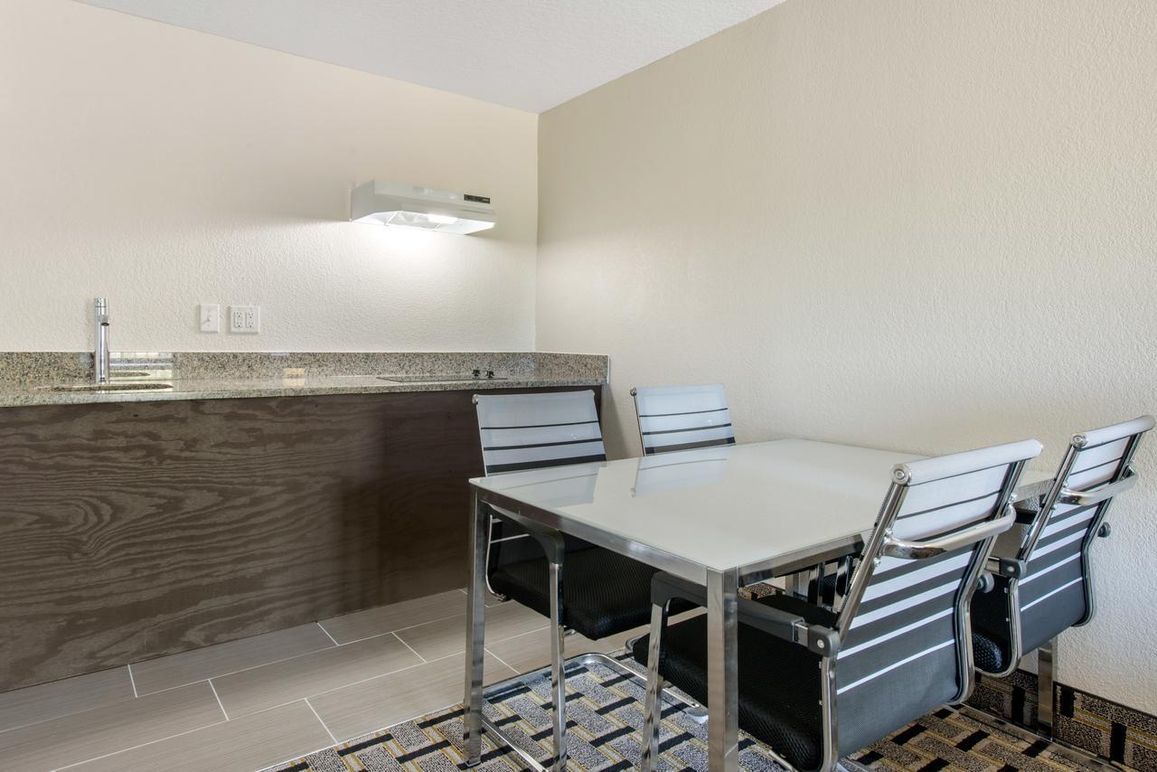 Clarion Inn & Suites Kissimmee-Lake Buena Vista South Luaran gambar